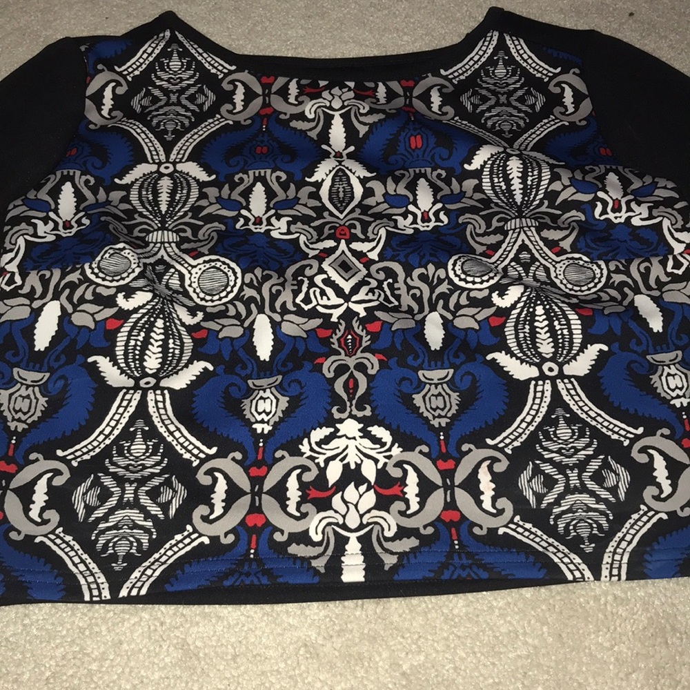 Patterned top - Picture 2 of 5